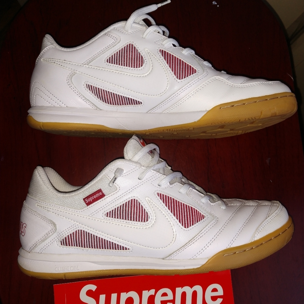 Supreme Nike SB Gato.